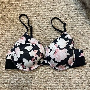 Victoria Secret wear everywhere tshirt lightly lined